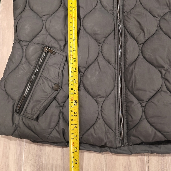 Women's Gray Quilted Puffer Jacket with Faux Fur Hood - Picture 15 of 15